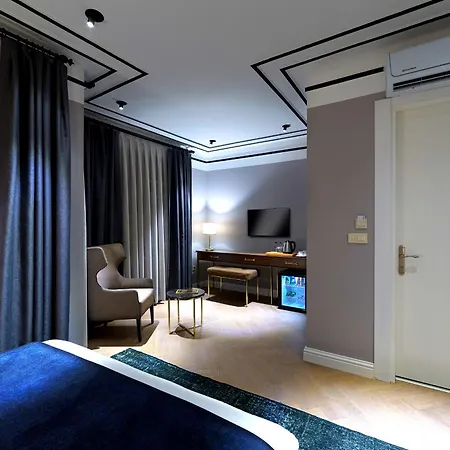 Walton Galata מלון 5*