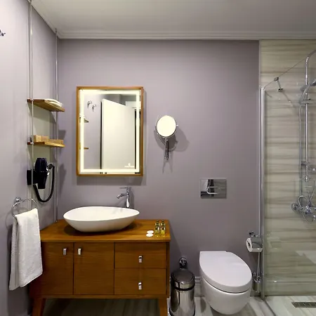 מלון Walton Galata 5*