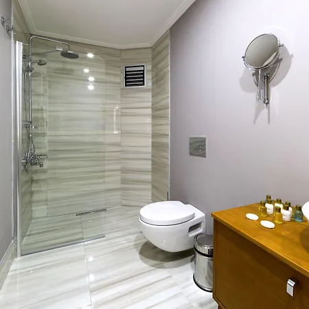 Walton Galata מלון 5*