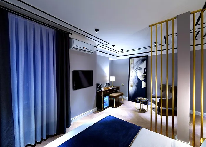 Отель Walton Galata 5*