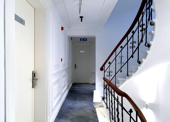 Отель Walton Galata 5*