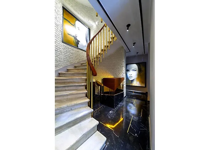 Отель Walton Galata 5*