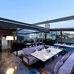 Walton Galata Ξενοδοχείο 5*
